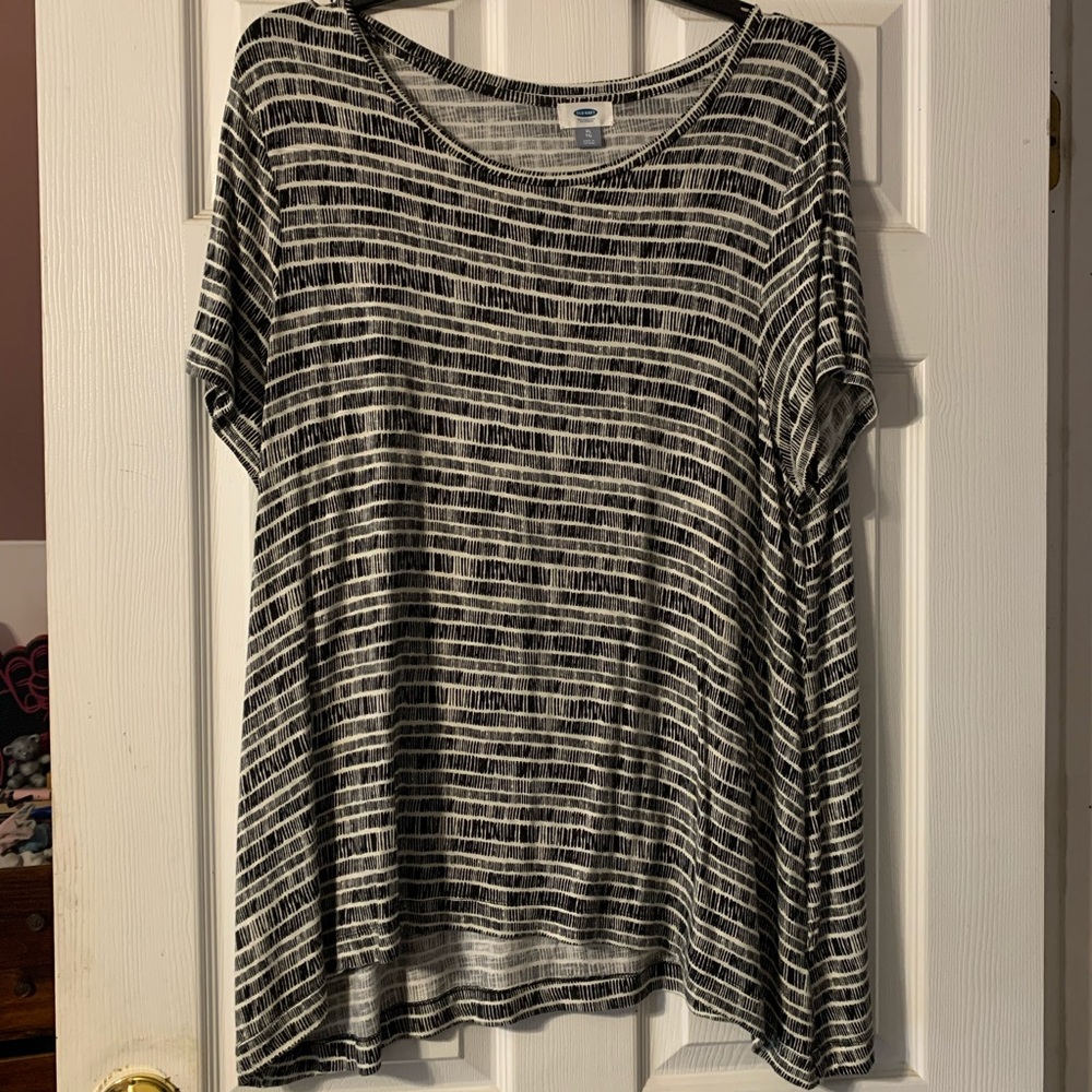 Black and white printed top